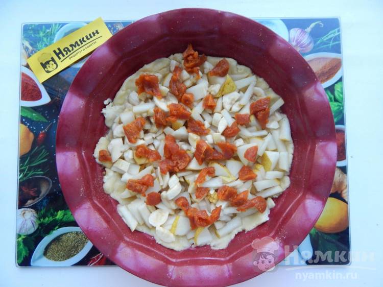 Пирог из песочного теста с начинкой из банана, груши и кураги - фото шаг 6