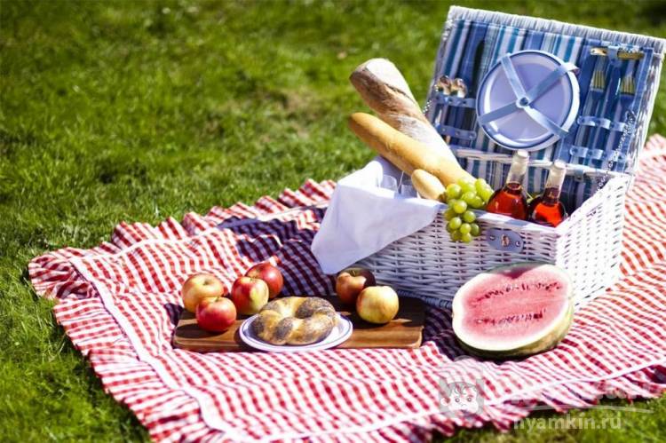 Топ-8 блюд для летнего пикника, которые можно взять с собой в парк