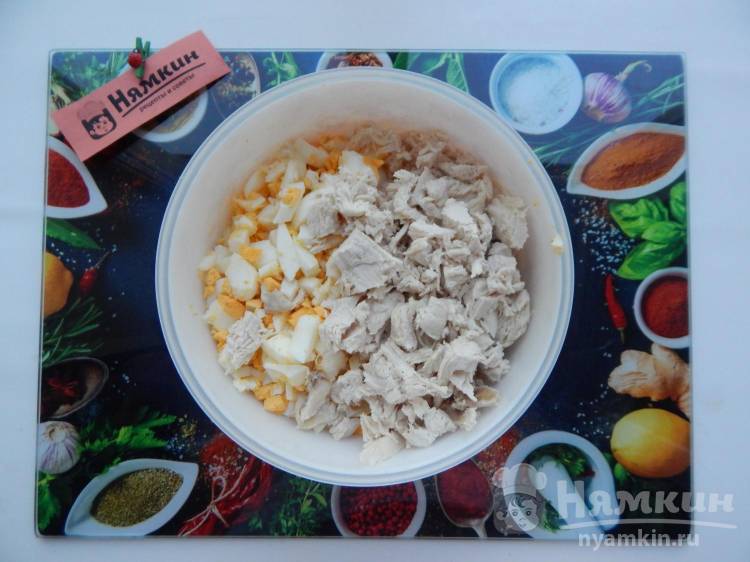 Салат из куриной грудки с болгарским перцем и кукурузой - фото шаг 4