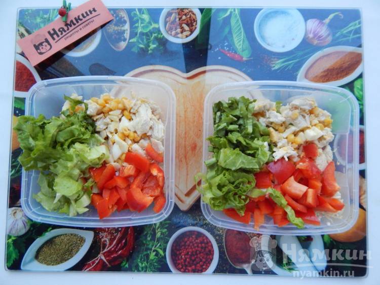 Салат из куриной грудки с болгарским перцем и кукурузой - фото шаг 6