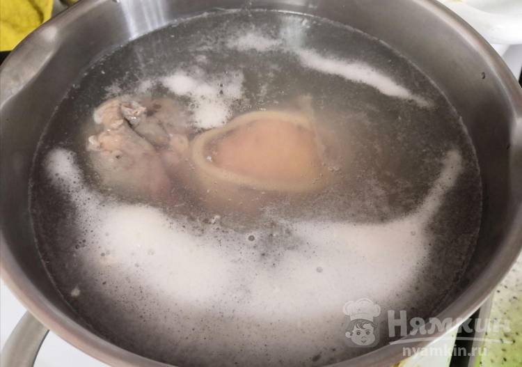 Борщ со свежей капустой на курино-говяжьем бульоне - фото шаг 2