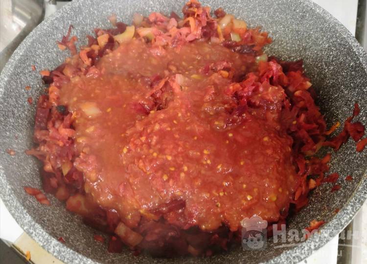 Борщ со свежей капустой на курино-говяжьем бульоне - фото шаг 5