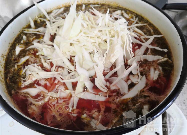 Борщ со свежей капустой на курино-говяжьем бульоне - фото шаг 8