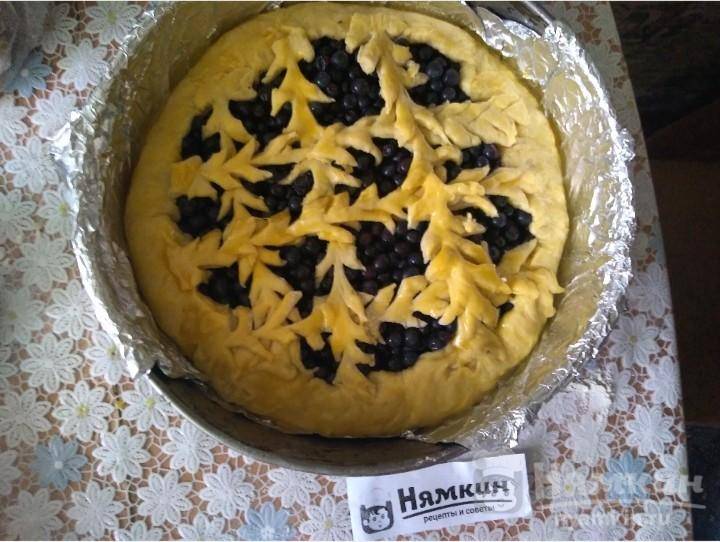 Пирог с черникой из дрожжевого теста