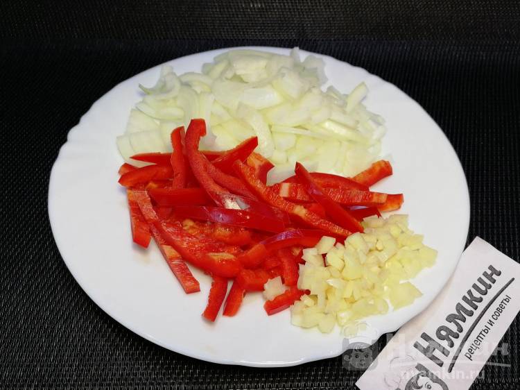 Капуста с рисом и грибами на сковороде - фото шаг 3