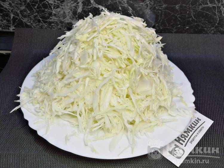 Капуста с рисом и грибами на сковороде - фото шаг 5