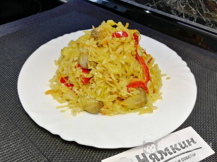 Капуста с рисом и грибами на сковороде - фото шаг 16