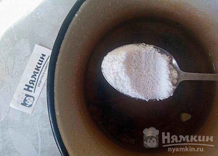 Огурцы соленые с чесноком и луком на зиму - фото шаг 6