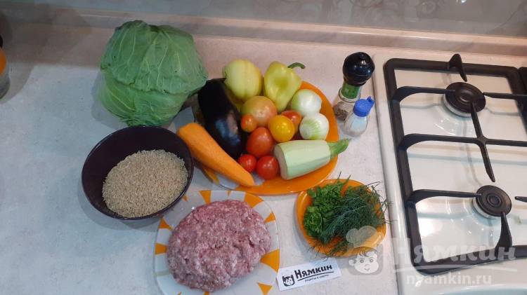 Голубцы с мясом тушеные под овощной подушкой - фото шаг 1