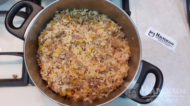 Голубцы с мясом тушеные под овощной подушкой - фото шаг 7