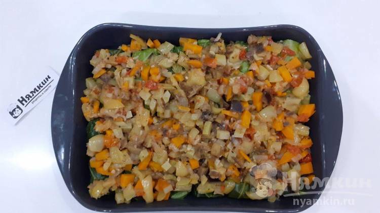 Голубцы с мясом тушеные под овощной подушкой - фото шаг 13