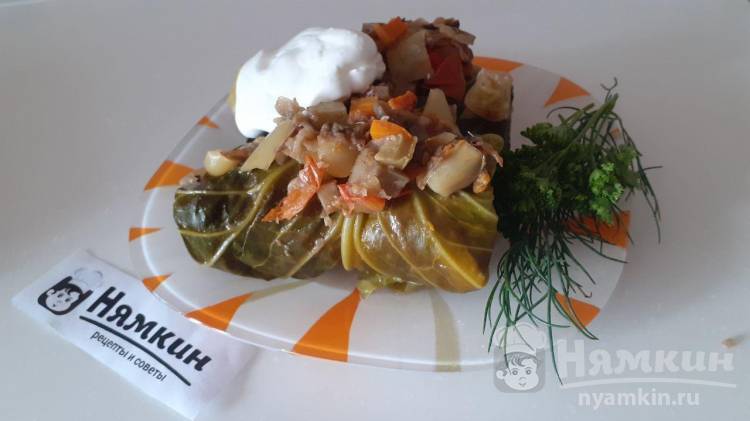 Голубцы с мясом тушеные под овощной подушкой - фото шаг 14