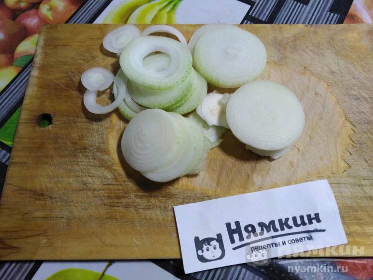 Горбуша под помидорами, луком и сыром в духовке - фото шаг 1