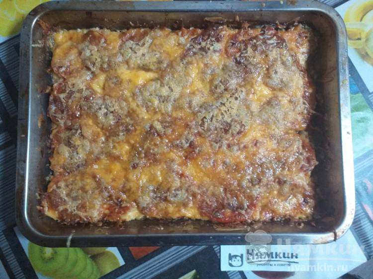 Горбуша под помидорами, луком и сыром в духовке - фото шаг 6