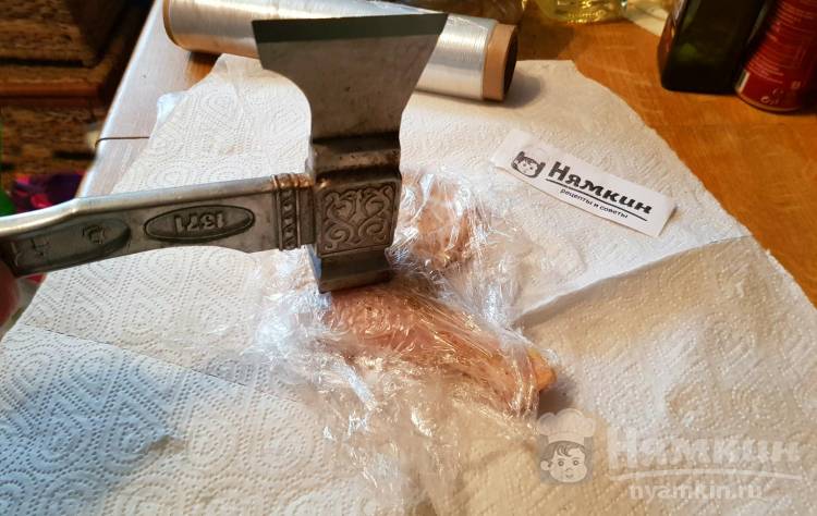 Окорочка Табака с чесноком и горьким перцем на сковороде под прессом - фото шаг 2