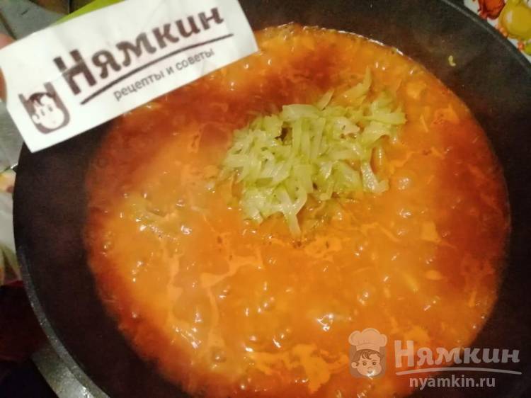 Говядина, тушенная с солеными огурцами