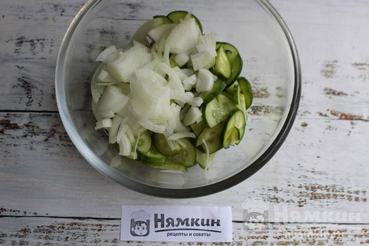Пикантная закуска из свежих огурцов по-корейски - фото шаг 3