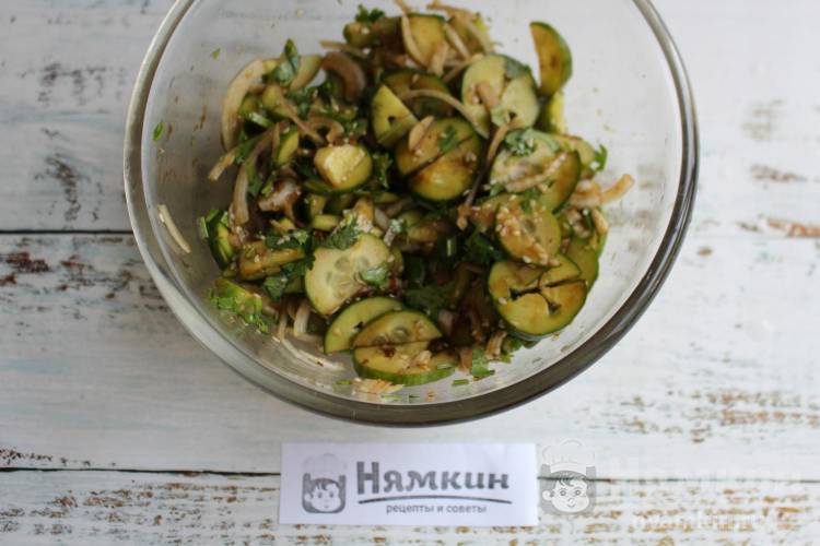 Пикантная закуска из свежих огурцов по-корейски - фото шаг 7