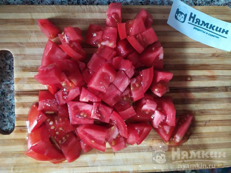 Тёплый салат-закуска из баклажанных чипсов - фото шаг 6