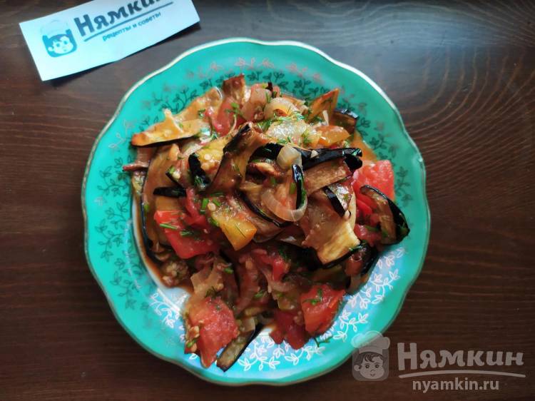 Тёплый салат-закуска из баклажанных чипсов - фото шаг 9