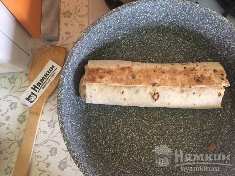 Шаурма с курицей и овощами на сковороде - фото шаг 9