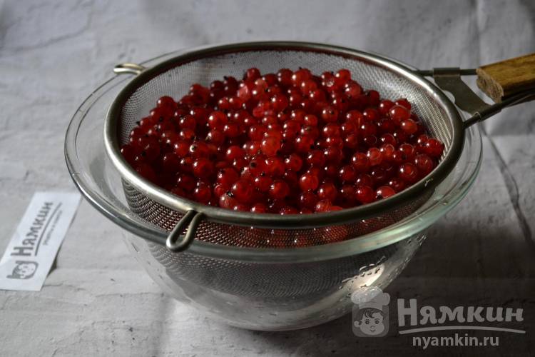 Джем из красной смородины без косточек: заготовка на зиму - фото шаг 2