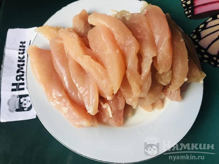 Куриные палочки в панировочных сухарях на сковороде - фото шаг 3