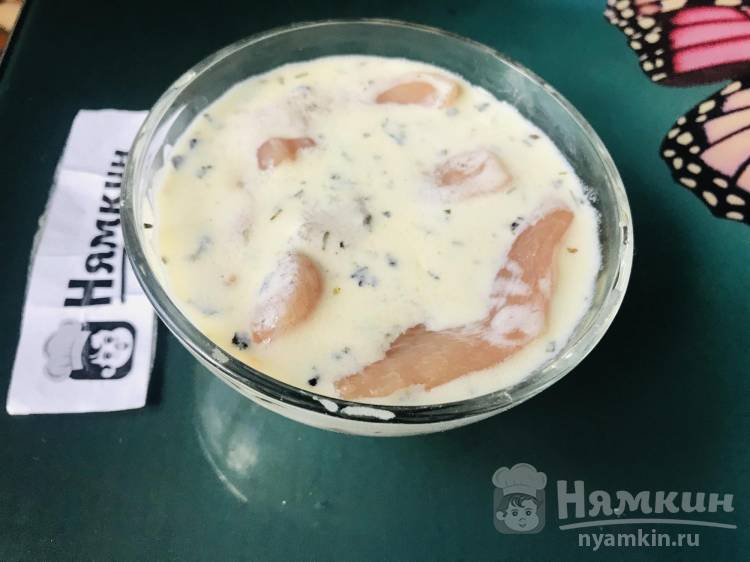 Куриные палочки в панировочных сухарях на сковороде - фото шаг 4