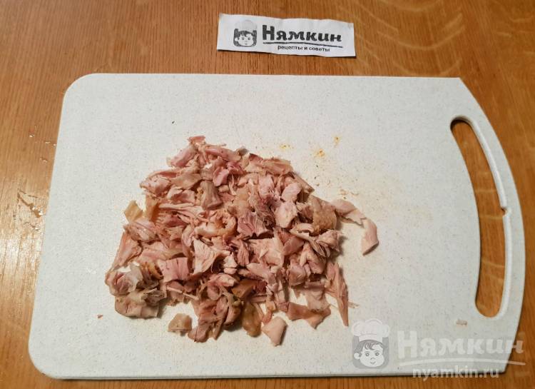 Омлет с овощами, курицей и лапшой быстрого приготовления: сытный и воздушный - фото шаг 3