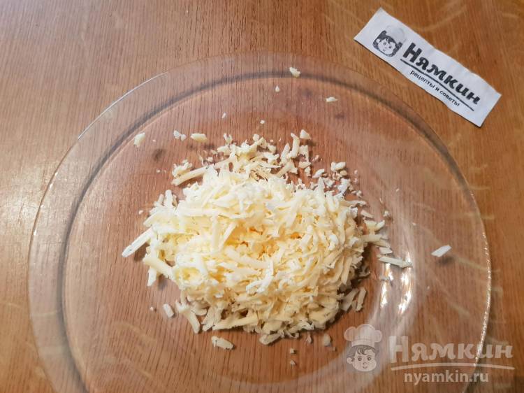Омлет с овощами, курицей и лапшой быстрого приготовления: сытный и воздушный - фото шаг 4