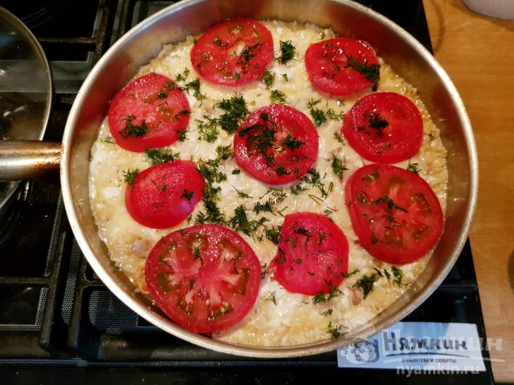 Омлет с овощами, курицей и лапшой быстрого приготовления: сытный и воздушный - фото шаг 8