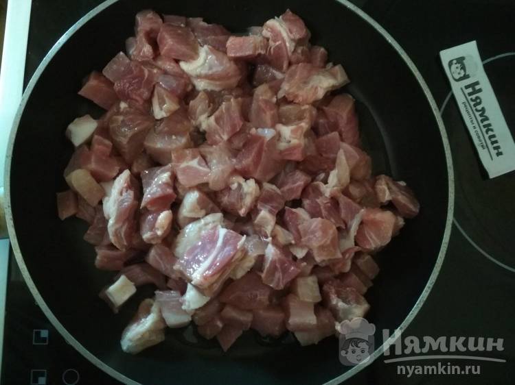 Гуляш из свинины с овощами на ужин - фото шаг 3