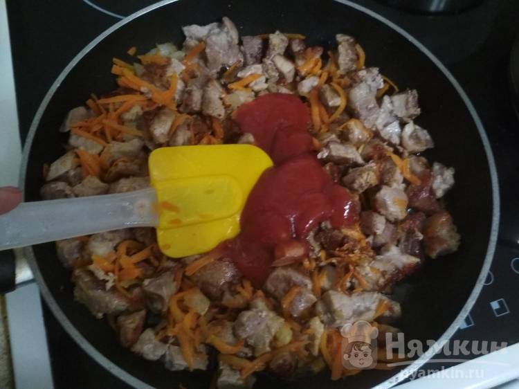 Гуляш из свинины с овощами на ужин - фото шаг 5