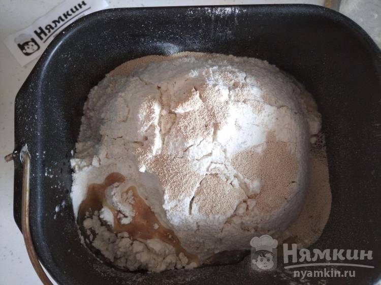 Вкусный пшеничный хлеб с добавлением цельнозерновой муки в хлебопечке - фото шаг 2