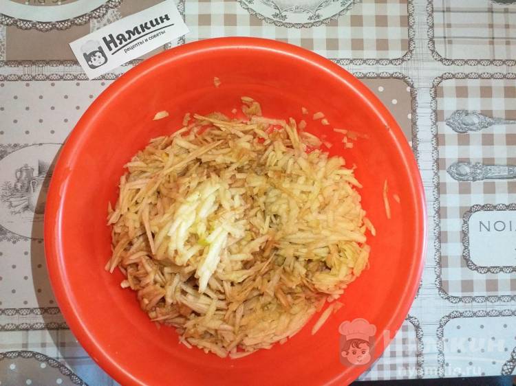 Насыпной яблочный пирог с манной крупой  - фото шаг 1