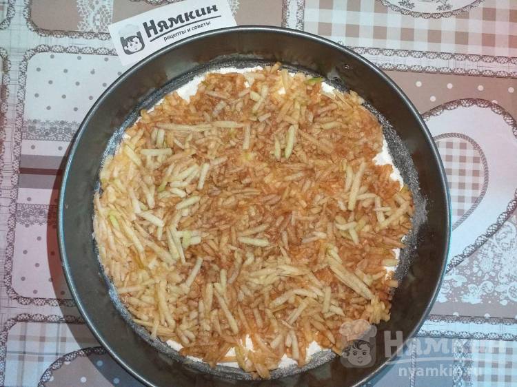 Насыпной яблочный пирог с манной крупой  - фото шаг 5