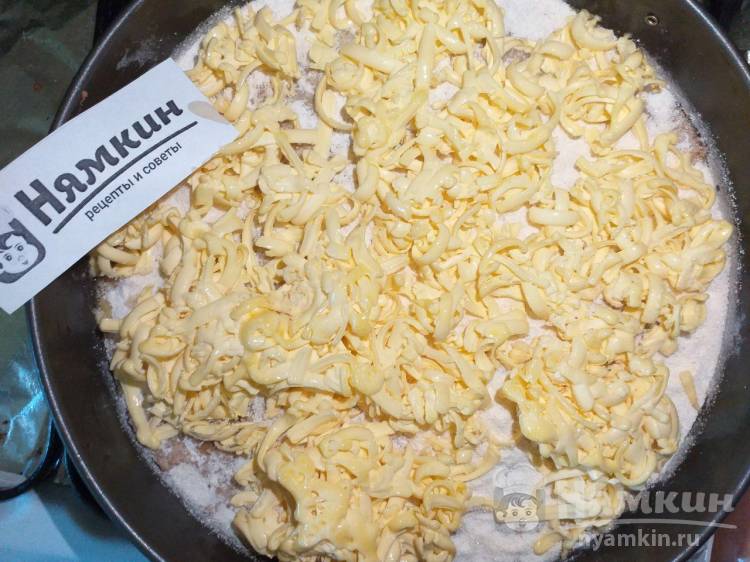 Насыпной яблочный пирог с манной крупой  - фото шаг 6