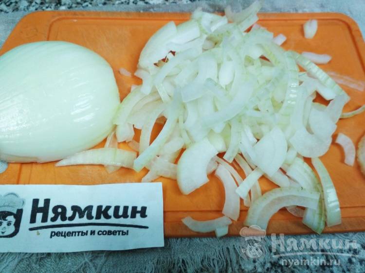 Жареная картошка с лисичками, луком и сметаной - фото шаг 2