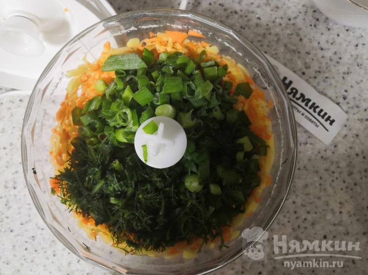Мясные котлеты с сыром и сливочным маслом в панировочных сухарях на сковороде - фото шаг 3