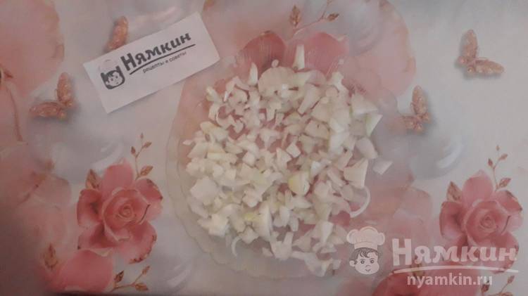 Простой салат с ананасом, курицей и сыром слоями - фото шаг 1