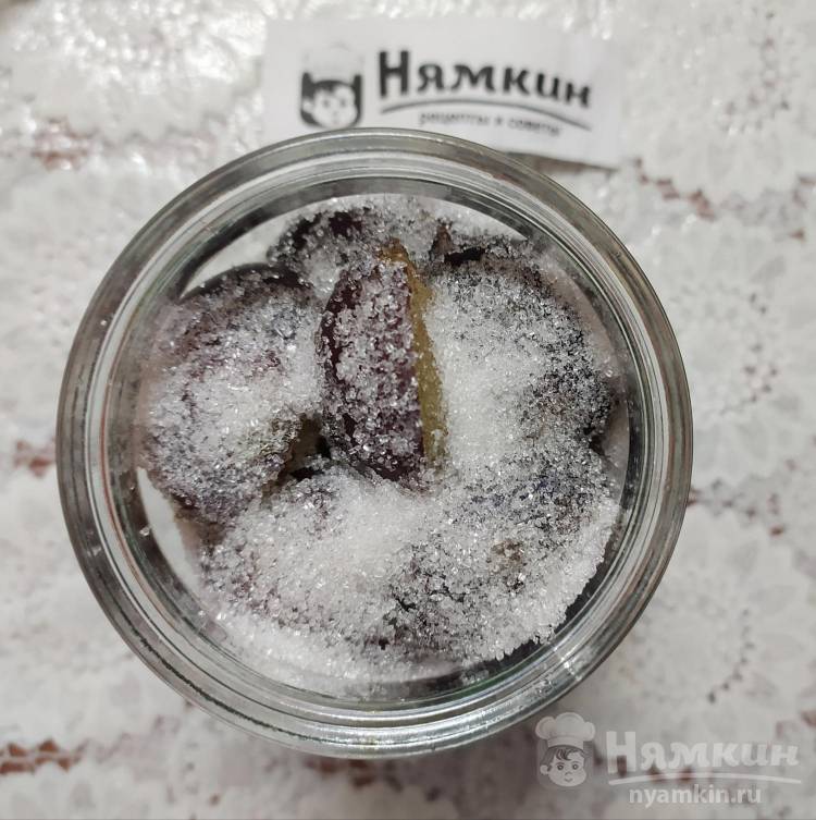 Заготовки из сливы половинками без косточек на зиму - фото шаг 4