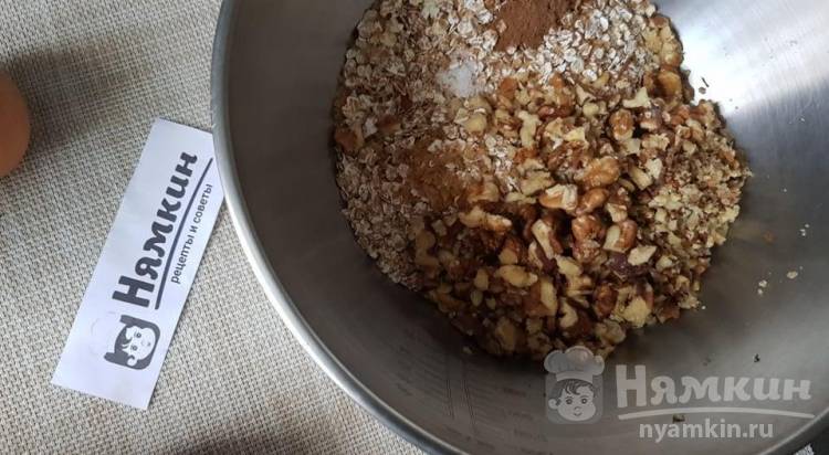 Запеканка из овсяных хлопьев с яблоками и грецкими орехами - фото шаг 2