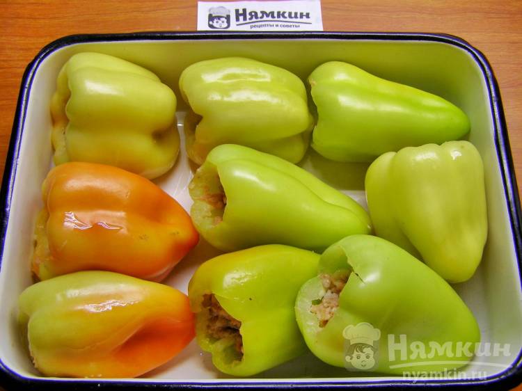 Фаршированные перцы в томатно-сметанном соусе в духовке - пошаговый рецепт с фото