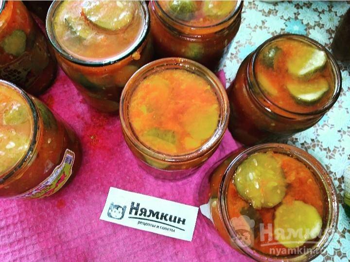 Огурцы в томатной заливке с чесноком: консервация на зиму - фото шаг 6