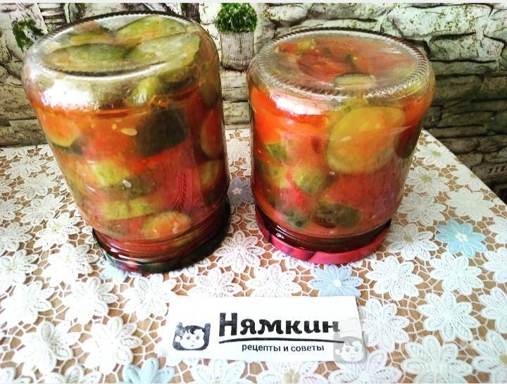 Огурцы в томатной заливке с чесноком: консервация на зиму - фото шаг 7