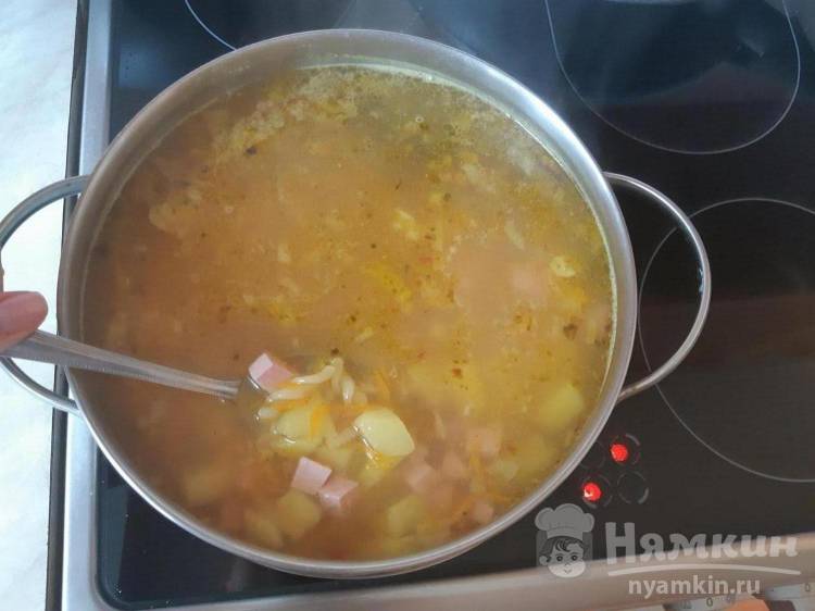 Вермишелевый суп с колбасой
