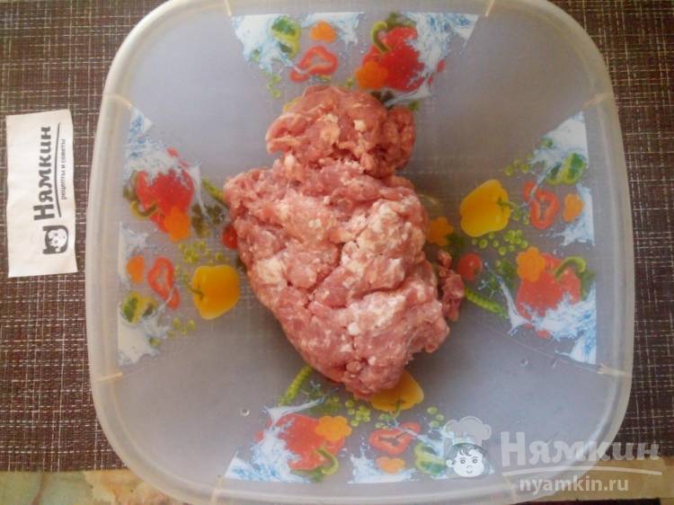 Сочные котлеты из свиного фарша с добавлением кабачка на сковороде - фото шаг 1