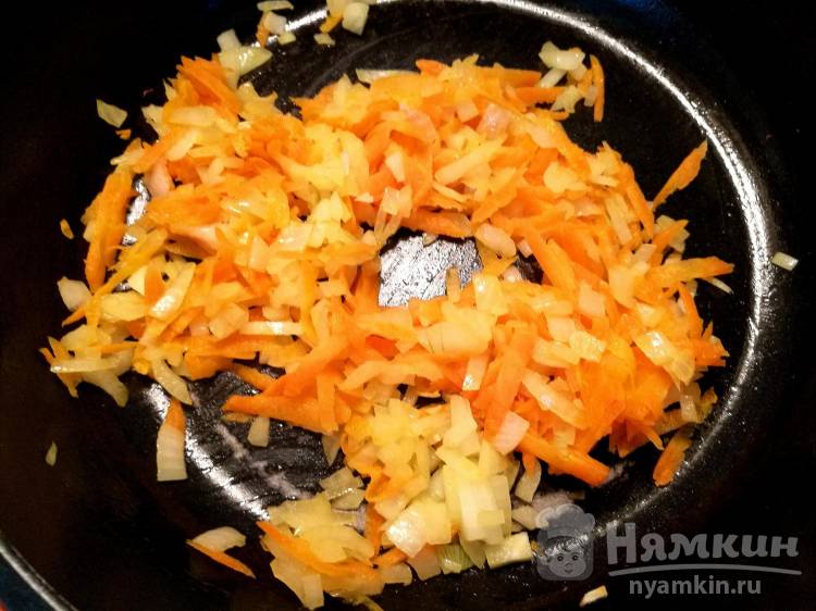 Перцы, фаршированные фаршем и рисом в томатно-сметанной заливке - фото шаг 3