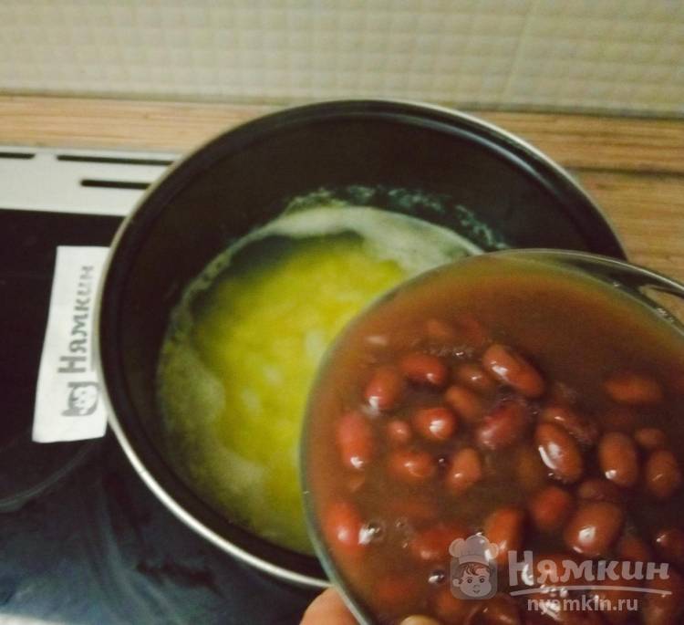 Быстрый суп из консервированной фасоли с картофелем и зеленью - фото шаг 3