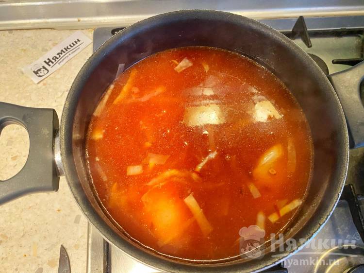 Борщ с капустой и свеклой на курином бульоне - фото шаг 15